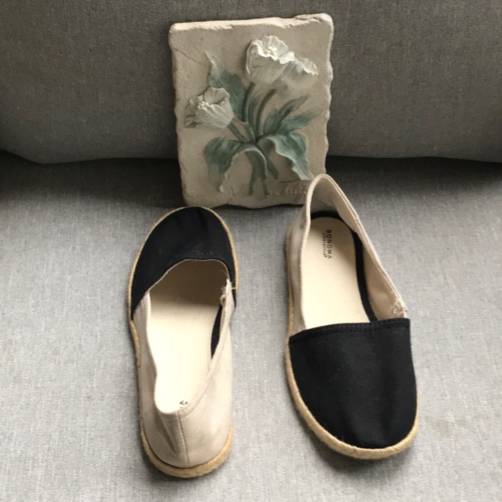 Sonoma brand cute half and half slip on’s. Sz 6.5